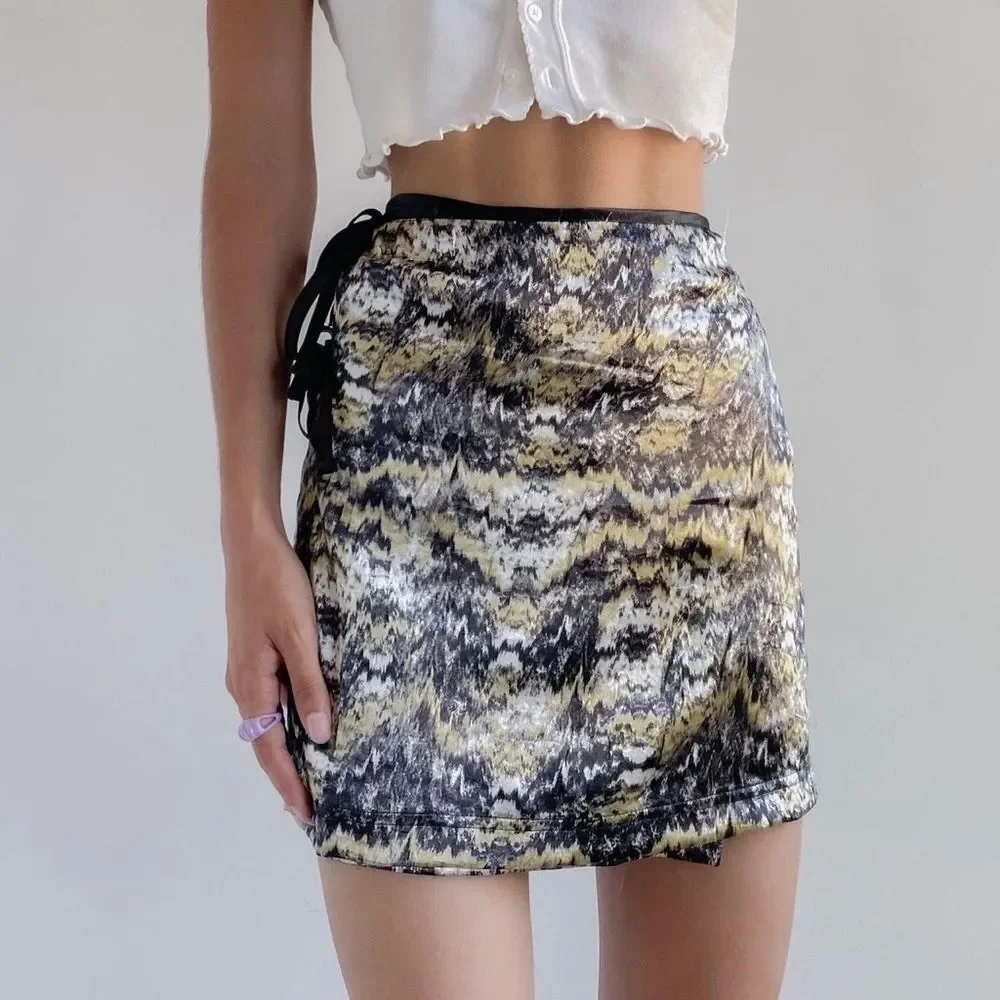 Urban Outfitters Black and Gray Textured Fabric Mini Skirt Boho Y2K aesthetic